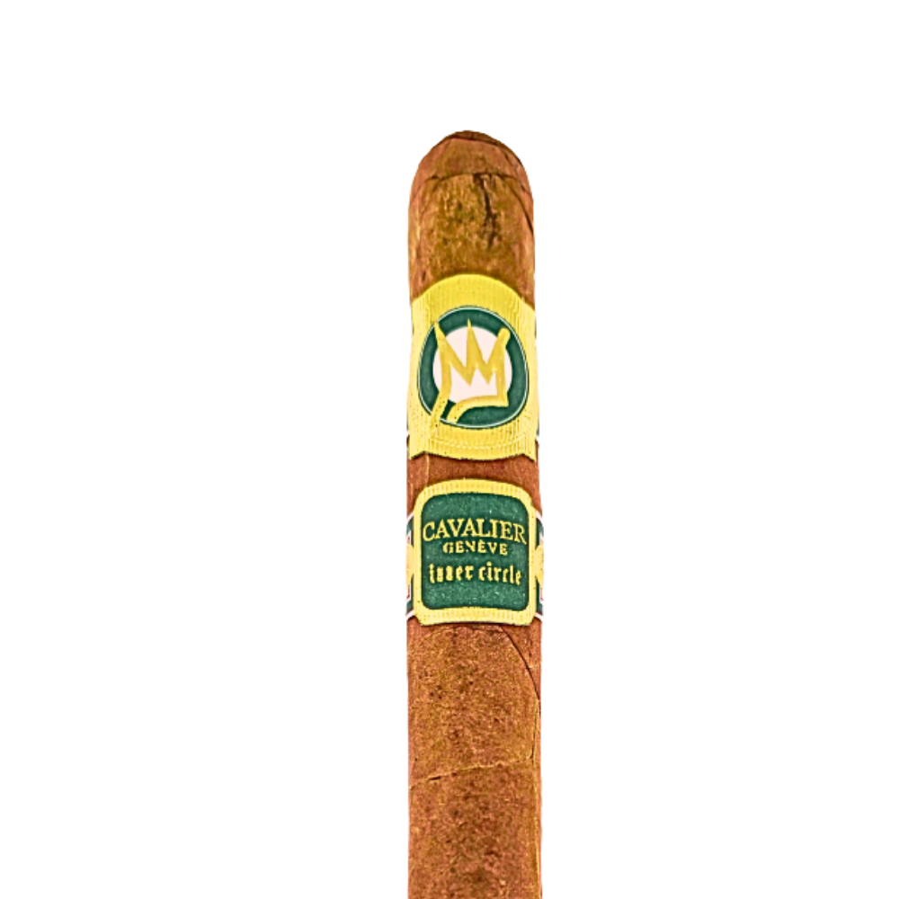 Cavalier Genève The Green Jacket 2025 Churchill cigar close-up showing Honduran Claro wrapper and gold crown band detail